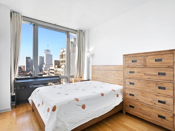 310 West 52nd Street 11D, New York NY 10019