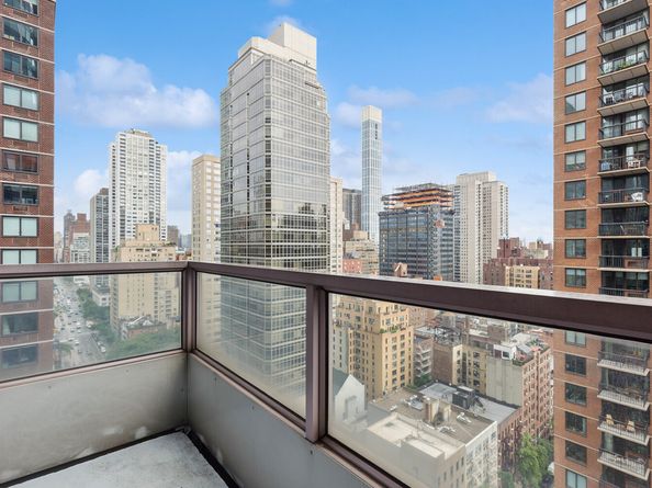 250 East 54th Street 21D, New York NY 10022