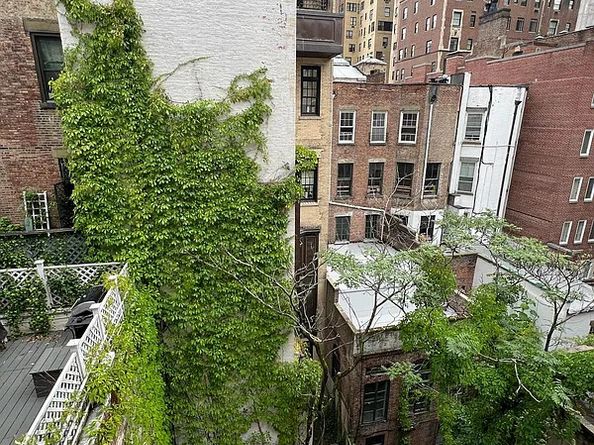 25 East 69th Street 5T, New York NY 10021