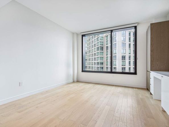 45-30 Pearson Street 6F, Queens NY 11101