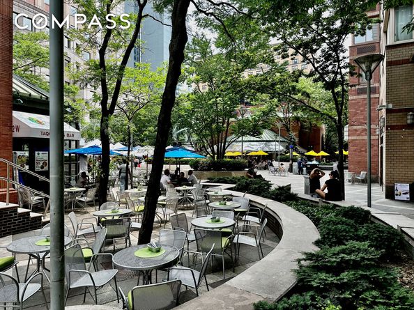 393 West 49th Street 5C, New York NY 10019