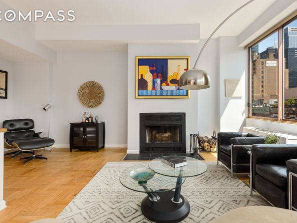 393 West 49th Street 5C, New York NY 10019