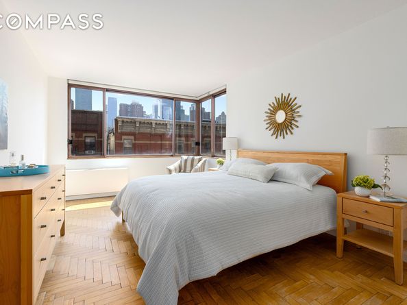 393 West 49th Street 5C, New York NY 10019