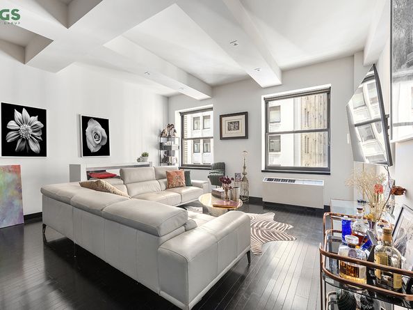 20 Pine Street 2207, New York NY 10005