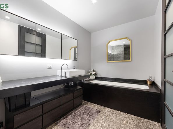 20 Pine Street 2207, New York NY 10005