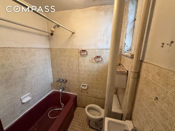 320 West 47th Street 4W, New York NY 10036