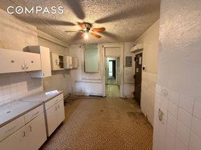 320 West 47th Street 4W, New York NY 10036