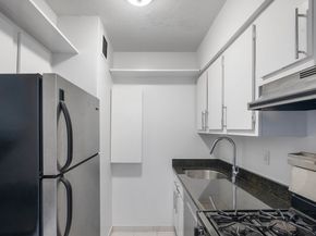 301 East 45th Street 19C, New York NY 10017