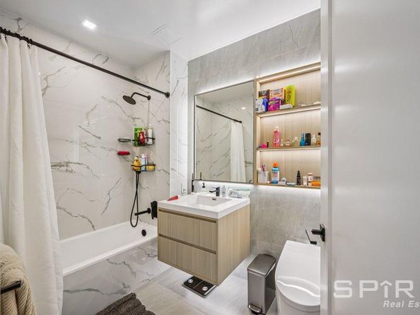 37-34 33rd Street 7E, Queens NY 11101