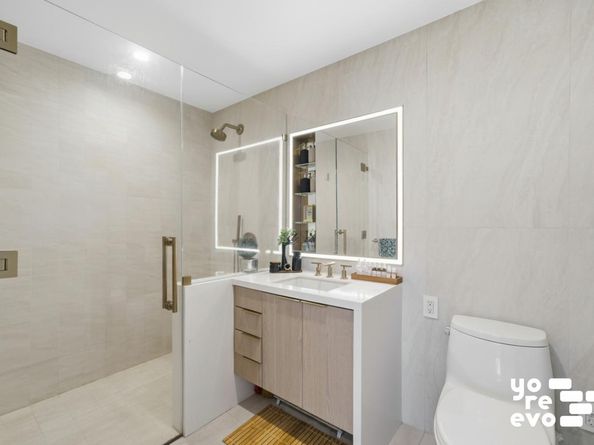 3 Court Square 4308, Queens NY 11101