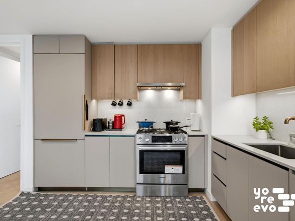 3 Court Square 4308, Queens NY 11101