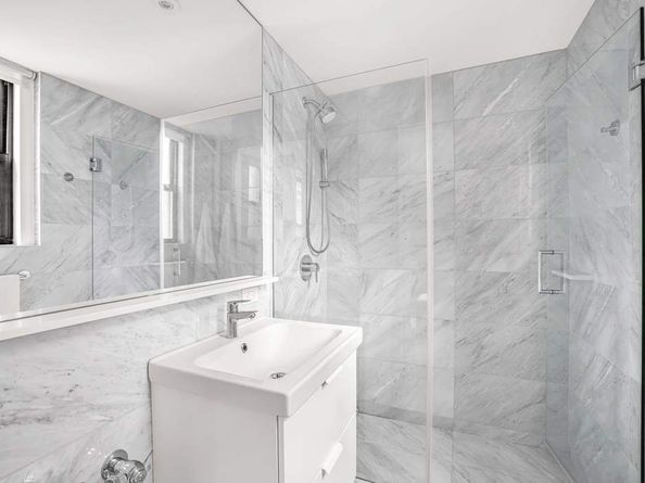 321 East 54th Street 8G, New York NY 10022