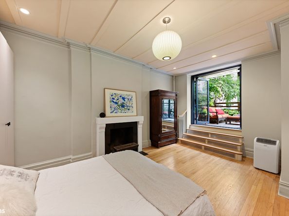21 East 11th Street 3, New York NY 10003
