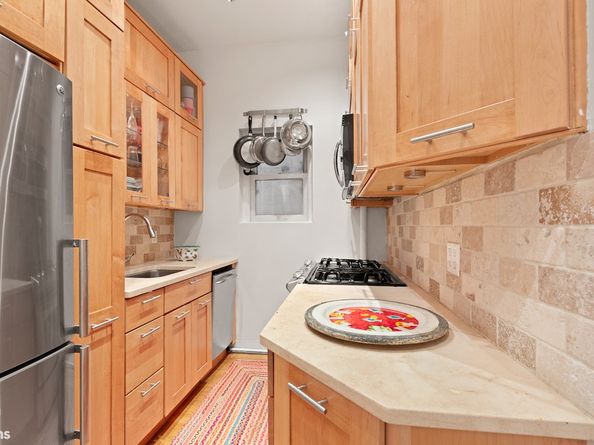 21 East 11th Street 3, New York NY 10003