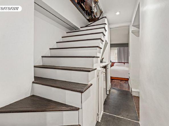 215 East 17th Street 2, New York NY 10003