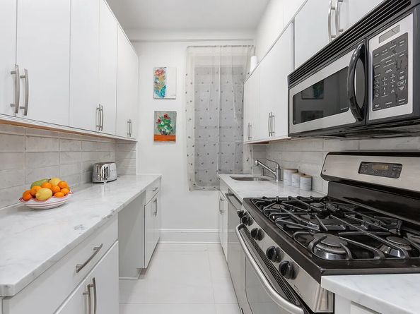 152 West 58th Street 2A, New York NY 10019