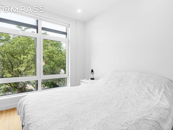 309 Ocean Parkway 4F, Brooklyn NY 11218