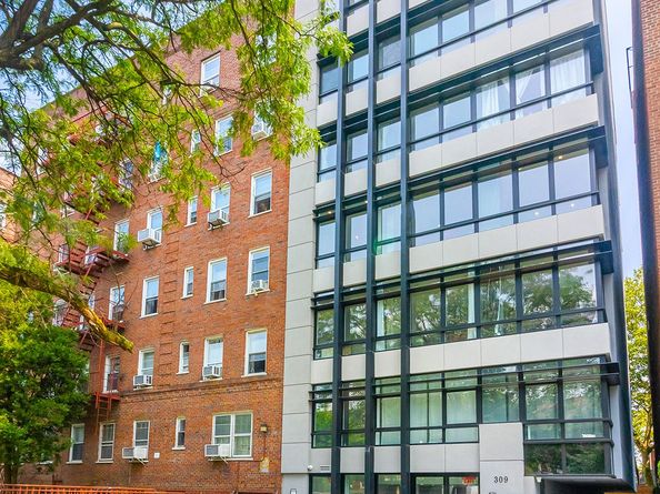 309 Ocean Parkway 4F, Brooklyn NY 11218