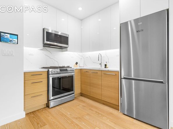 309 Ocean Parkway 4F, Brooklyn NY 11218