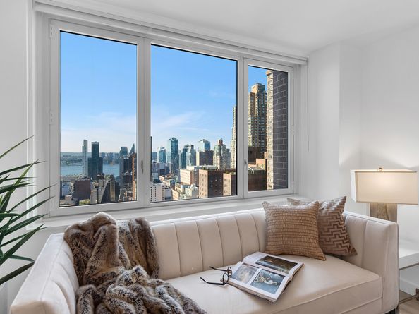 322 West 57th Street 38F, New York NY 10019