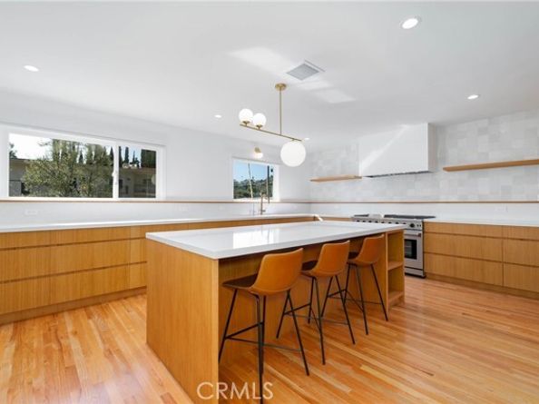 4676 Arriba Drive, Tarzana (los Angeles) CA 91356