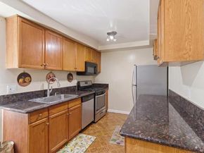 9051 Cedros Avenue 8, Panorama City (los Angeles) CA 91402