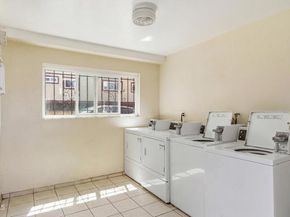 9051 Cedros Avenue 8, Panorama City (los Angeles) CA 91402