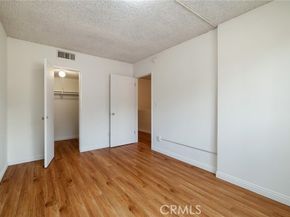 17045 Roscoe Boulevard 14, Northridge (los Angeles) CA 91325