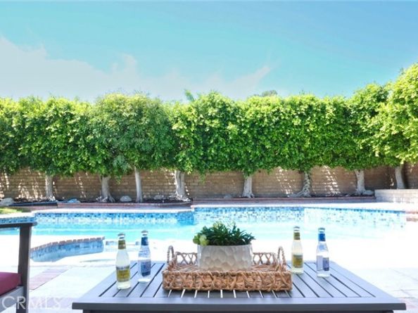 17063 Knapp Street, Northridge (los Angeles) CA 91325
