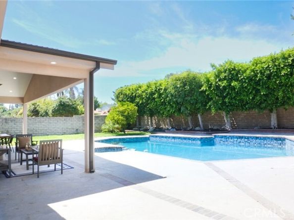 17063 Knapp Street, Northridge (los Angeles) CA 91325