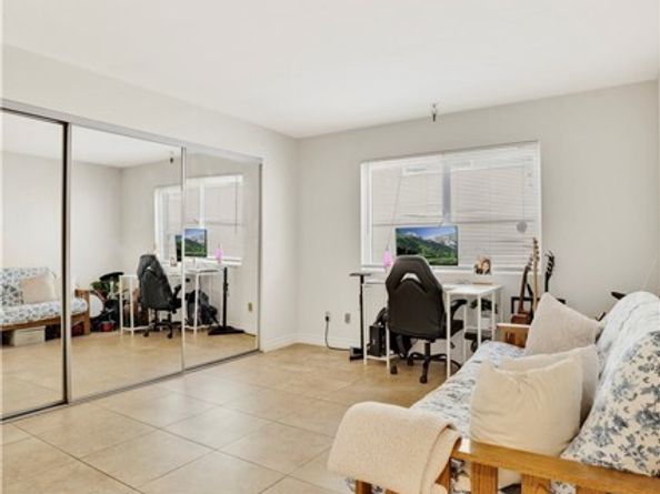 9038 Orion Avenue 107, North Hills (los Angeles) CA 91343