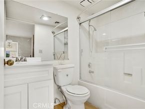 9038 Orion Avenue 107, North Hills (los Angeles) CA 91343