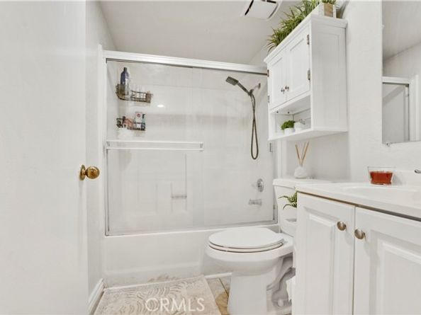 9038 Orion Avenue 107, North Hills (los Angeles) CA 91343