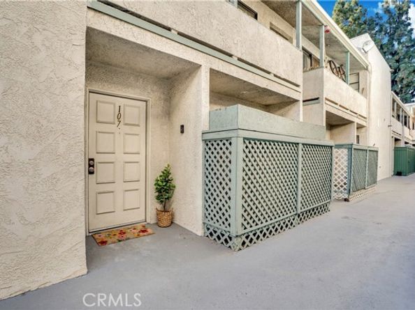 9038 Orion Avenue 107, North Hills (los Angeles) CA 91343
