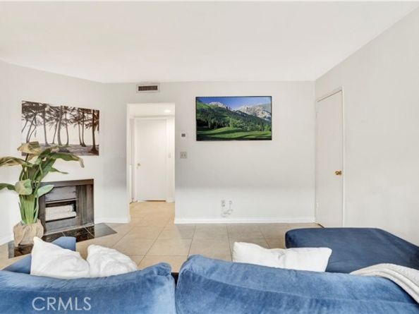 9038 Orion Avenue 107, North Hills (los Angeles) CA 91343