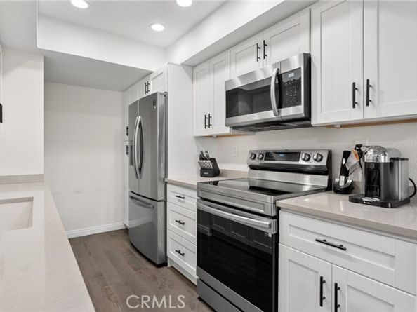18408 Hatteras Street 49, Tarzana (los Angeles) CA 91356