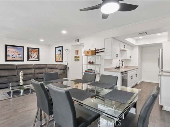 18408 Hatteras Street 49, Tarzana (los Angeles) CA 91356
