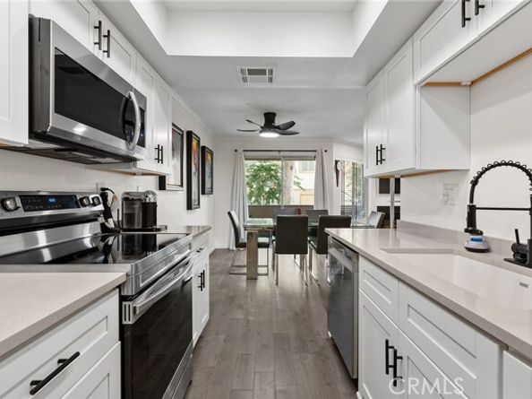 18408 Hatteras Street 49, Tarzana (los Angeles) CA 91356