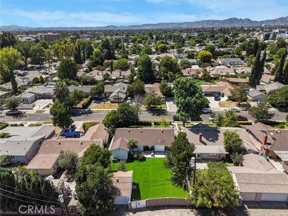 8400 Chimineas Avenue, Northridge (los Angeles) CA 91325