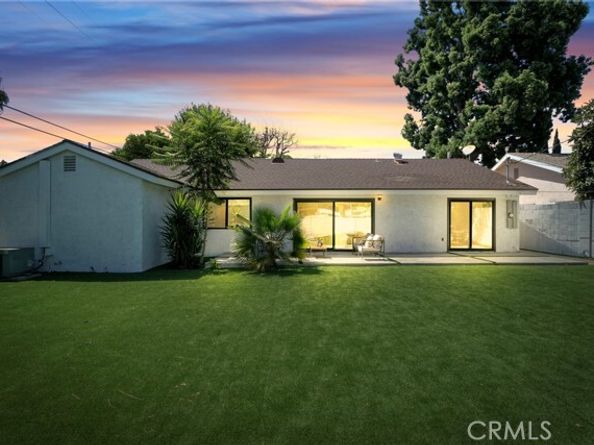 8400 Chimineas Avenue, Northridge (los Angeles) CA 91325