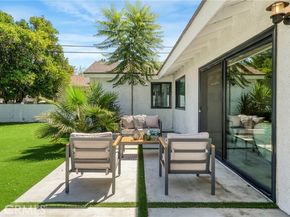 8400 Chimineas Avenue, Northridge (los Angeles) CA 91325