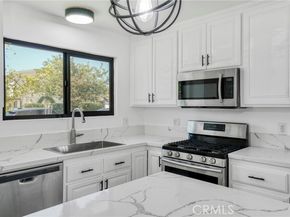8400 Chimineas Avenue, Northridge (los Angeles) CA 91325