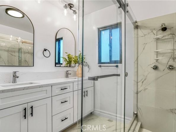 8400 Chimineas Avenue, Northridge (los Angeles) CA 91325
