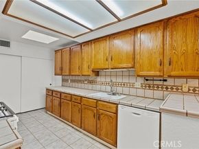 16255 Devonshire Street 31, Granada Hills (los Angeles) CA 91344