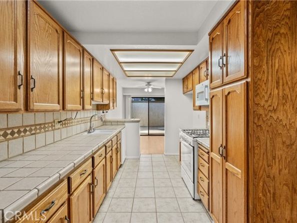 16255 Devonshire Street 31, Granada Hills (los Angeles) CA 91344