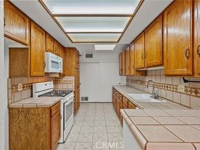 16255 Devonshire Street 31, Granada Hills (los Angeles) CA 91344