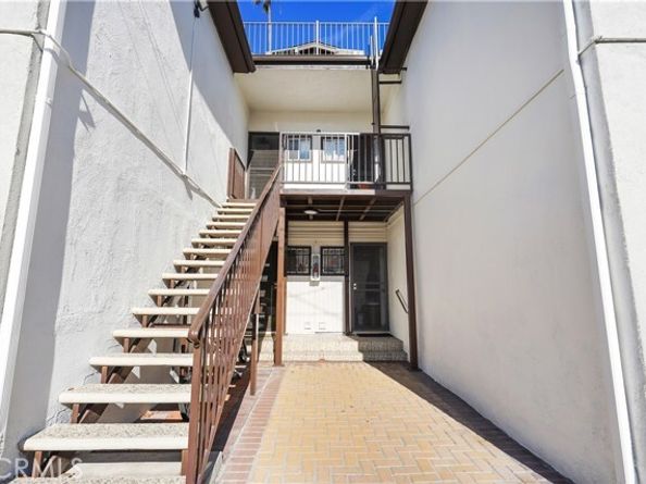 5666 Franklin Avenue, Los Angeles CA 90028