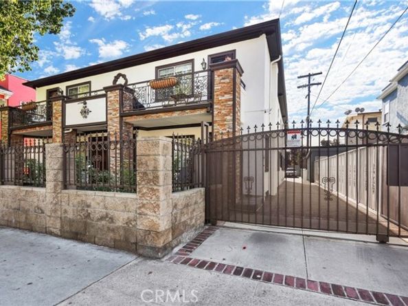 5666 Franklin Avenue, Los Angeles CA 90028