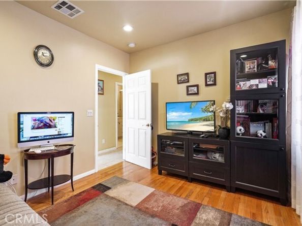 5666 Franklin Avenue, Los Angeles CA 90028