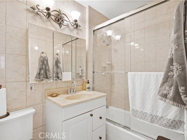 5666 Franklin Avenue, Los Angeles CA 90028